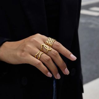 Prsten Ines - jemné vlny elegance✨ Minimalistický, ale výrazný kousek, který rozzáří každý tvůj outfit.🍂💛 🔎364